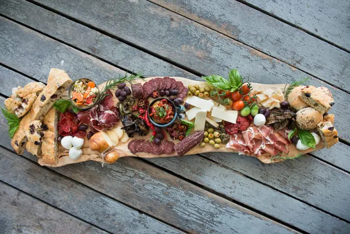 alchedesigns-charcuterie-board-with-carnivore-club-cured-meats