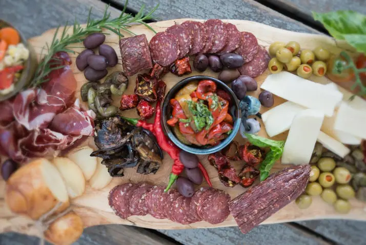 moccia-urbani-foods-with-charcuterie